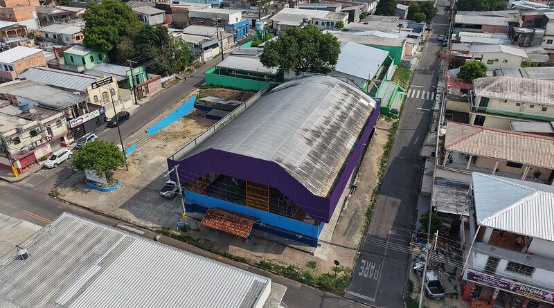Prefeitura de Manaus avança na reta final da reforma da quadra de esportes do Lírio do Vale