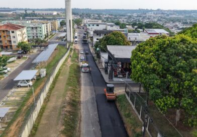 Prefeitura de Manaus aplica 110 toneladas de asfalto e avança na recuperação viária do Parque Rio Solimões