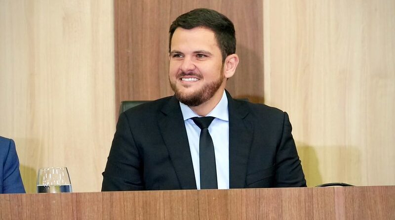 Prefeito Renato Junior prestigia posse dos três novos desembargadores e destaca fortalecimento do Judiciário amazonense