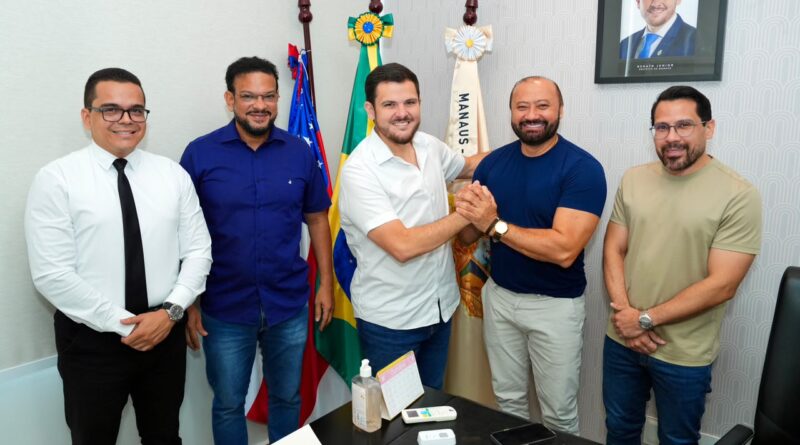 Prefeito Renato Junior anuncia convocação de mais 1,5 mil aprovados do concurso da Semed no Dia do Servidor Público