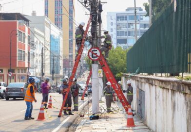 Prefeitura de Manaus dá continuidade ao ordenamento de fios e cabos sem uso no centro histórico