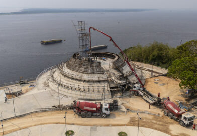 Parque Encontro das Águas avança com terceira concretagem das ‘asas’ de Niemeyer em obra da prefeitura
