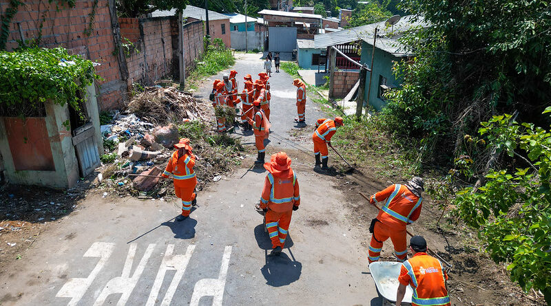 Prefeitura intensifica serviços de limpeza e conscientização na zona Leste de Manaus