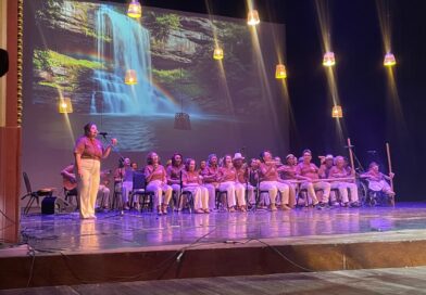 Aposentadas e pensionistas da Manausprev levam musicoterapia ao palco do Teatro Amazonas em mostra cultural