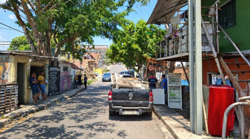 Prefeitura notifica cidadão por obstrução de calçada após vídeo em que se diz vítima de ‘inveja’