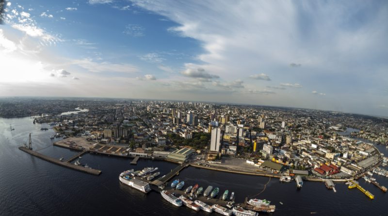Chuvas trazem alívio e céu volta a ficar azul em Manaus após semanas coberta por fumaça