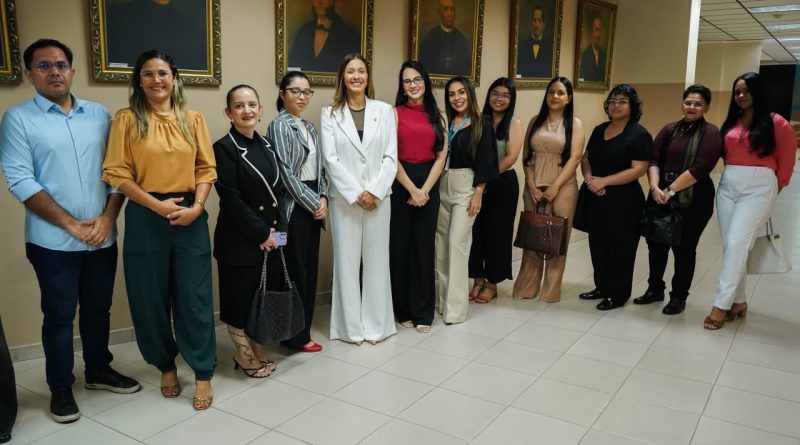 Estudantes do último período de Direito conhecem estrutura e funcionamento da Câmara Municipal de Manaus