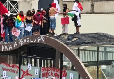 Apoiadores de Lula depredam estações de metrô na Paulista